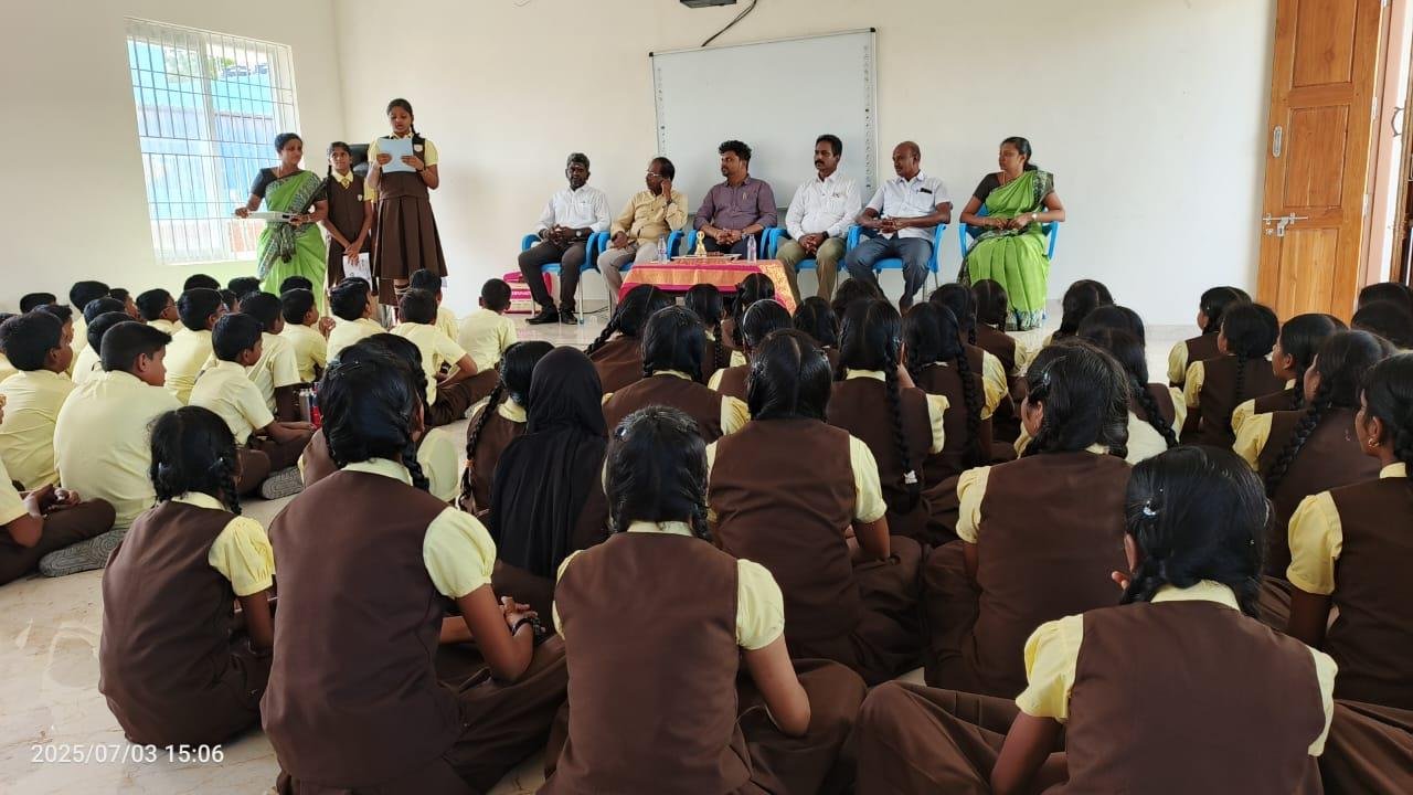 Student presentation at school seminar