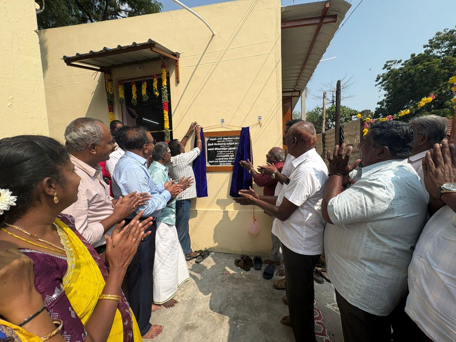 Unveiling commemorative plaque at inauguration